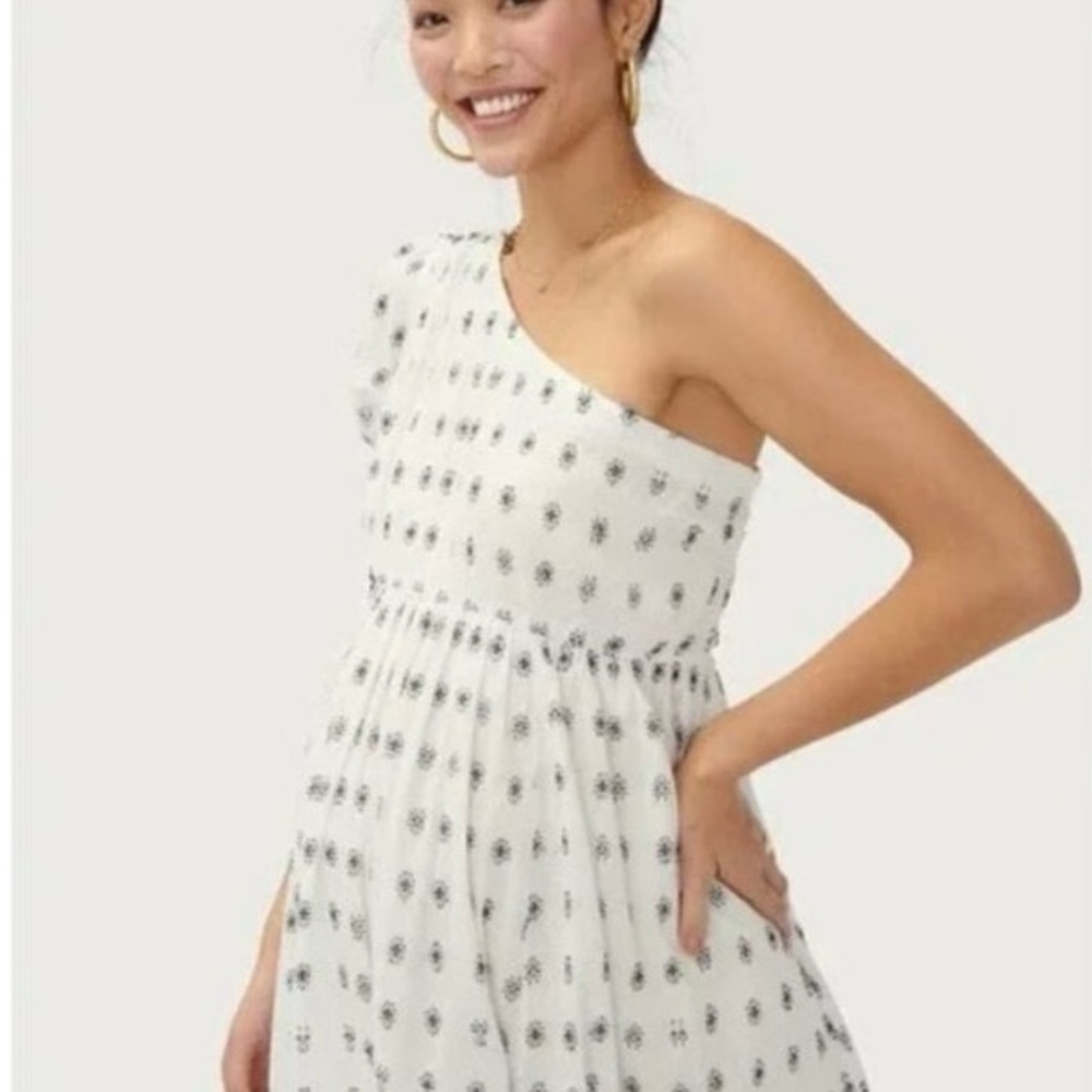 Elegant White One-Shoulder Dress
